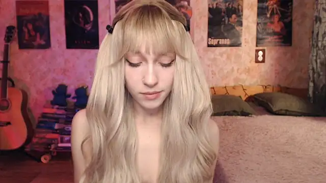 Snapshot of Friendly_Ellie chatting on February 2, 12:09 am Friendly Ellie online show from February 2, 12:09 am