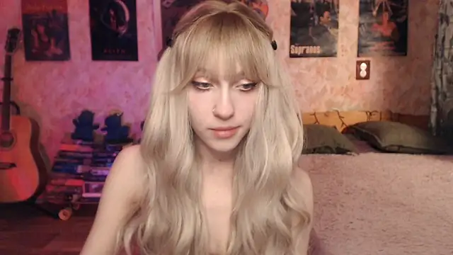 Snapshot of Friendly_Ellie chatting on February 6, 11:15 pm Friendly Ellie online show from February 6, 11:15 pm