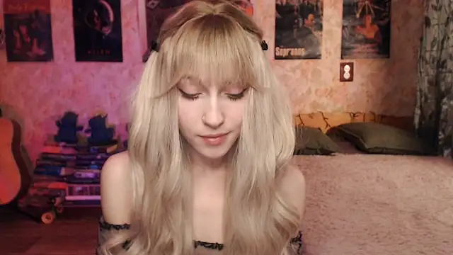 Snapshot of Friendly_Ellie chatting on February 12, 12:12 pm Friendly Ellie online show from February 12, 12:12 pm