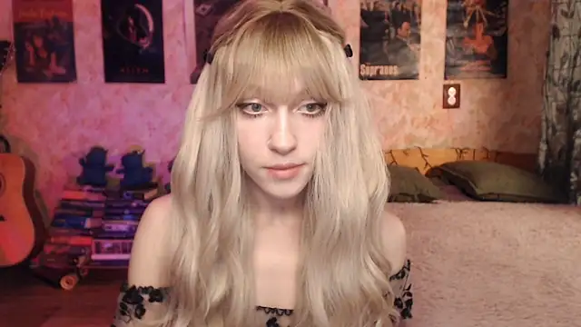 Snapshot of Friendly_Ellie chatting on February 12, 11:09 pm Friendly Ellie online show from February 12, 11:09 pm