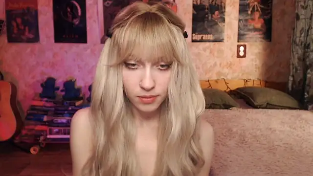 Snapshot of Friendly_Ellie chatting on February 14, 12:14 pm Friendly Ellie online show from February 14, 12:14 pm