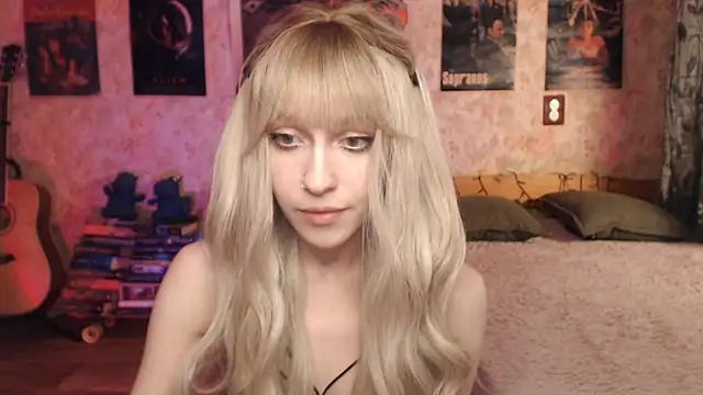 Snapshot of Friendly_Ellie chatting on February 17, 12:16 pm Friendly Ellie online show from February 17, 12:16 pm