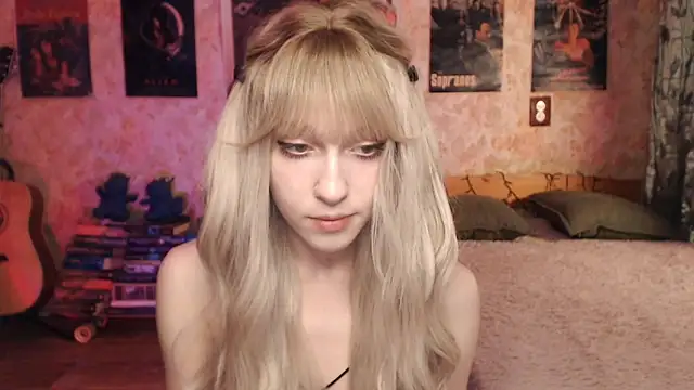 Snapshot of Friendly_Ellie chatting on February 17, 11:09 pm Friendly Ellie online show from February 17, 11:09 pm