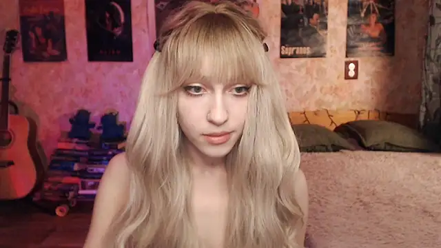 Snapshot of Friendly_Ellie chatting on February 22, 12:16 am Friendly Ellie online show from February 22, 12:16 am