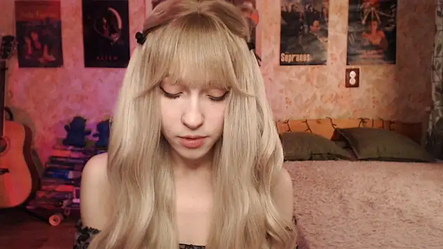 Snapshot of Friendly_Ellie chatting on March 10, 12:07 am Friendly Ellie online show from March 10, 12:07 am