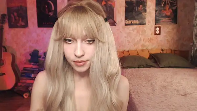 Snapshot of Friendly_Ellie chatting on March 13, 12:16 am Friendly Ellie online show from March 13, 12:16 am