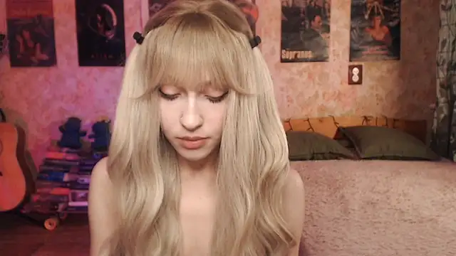 Snapshot of Friendly_Ellie chatting on March 16, 12:12 am Friendly Ellie online show from March 16, 12:12 am