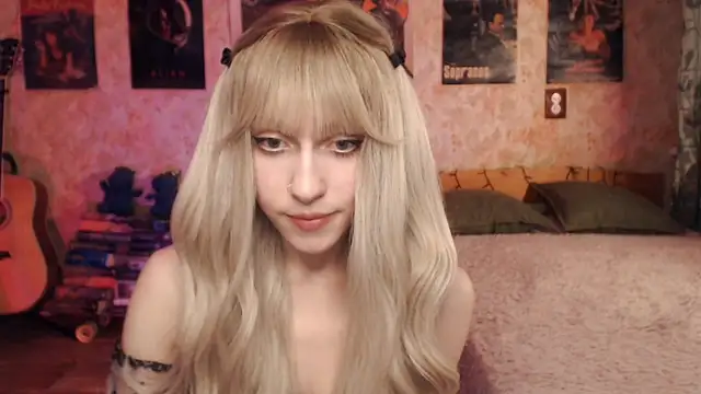 Snapshot of Friendly_Ellie chatting on March 18, 12:14 pm Friendly Ellie online show from March 18, 12:14 pm