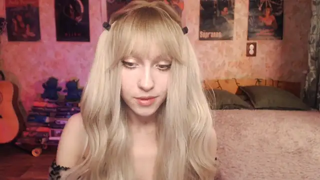 Snapshot of Friendly_Ellie chatting on March 18, 11:20 pm Friendly Ellie online show from March 18, 11:20 pm