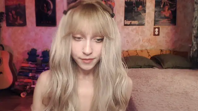 Snapshot of Friendly_Ellie chatting on March 21, 3:22 am Friendly Ellie online show from March 21, 3:22 am