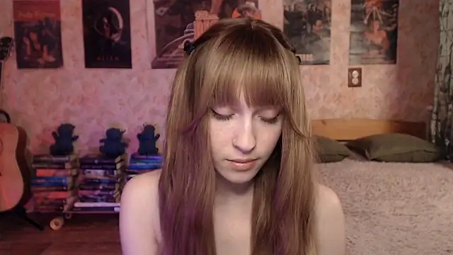 Snapshot of Friendly_Ellie chatting on April 19, 12:26 pm Friendly Ellie online show from April 19, 12:26 pm