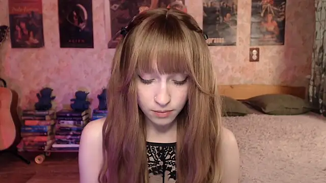 Snapshot of Friendly_Ellie chatting on April 22, 1:12 pm Friendly Ellie online show from April 22, 1:12 pm