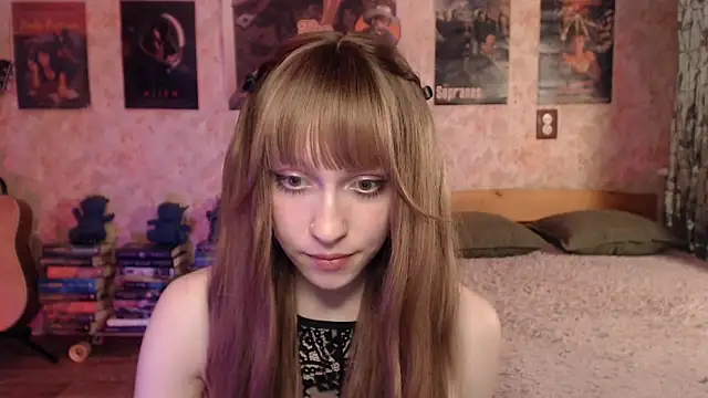 Snapshot of Friendly_Ellie chatting on April 23, 2:19 pm Friendly Ellie online show from April 23, 2:19 pm