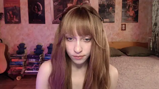 Snapshot of Friendly_Ellie chatting on April 25, 1:30 am Friendly Ellie online show from April 25, 1:30 am