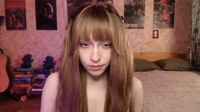 Snapshot of Friendly_Ellie chatting on April 26, 11:13 pm Friendly Ellie online show from April 26, 11:13 pm