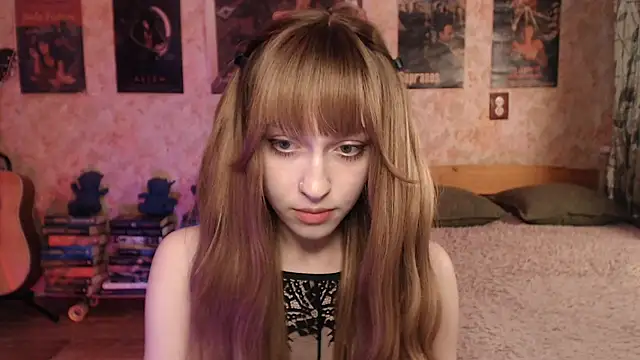 Snapshot of Friendly_Ellie chatting on May 1, 12:15 am Friendly Ellie online show from May 1, 12:15 am