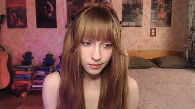Snapshot of Friendly_Ellie chatting on May 2, 12:26 am Friendly Ellie online show from May 2, 12:26 am
