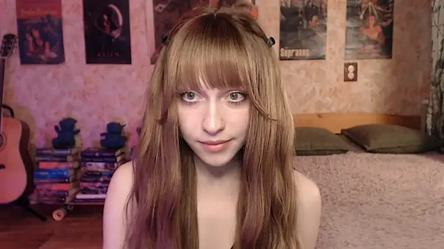 Snapshot of Friendly_Ellie chatting on May 9, 12:27 am Friendly Ellie online show from May 9, 12:27 am