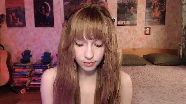 Snapshot of Friendly_Ellie chatting on May 11, 11:13 pm Friendly Ellie online show from May 11, 11:13 pm