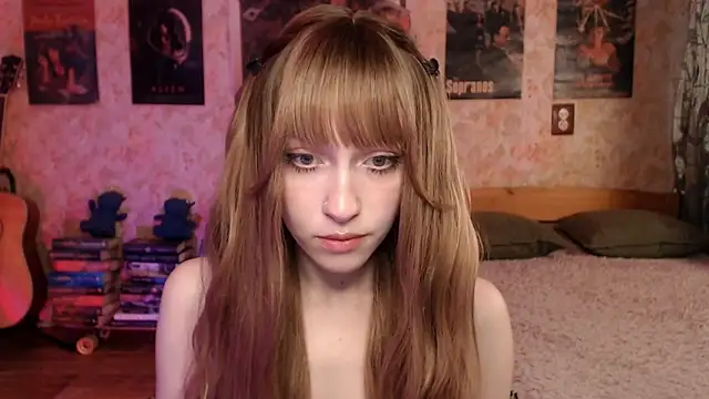 Snapshot of Friendly_Ellie chatting on May 20, 12:17 am Friendly Ellie online show from May 20, 12:17 am