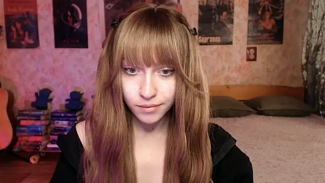 Snapshot of Friendly_Ellie chatting on May 23, 12:16 am Friendly Ellie online show from May 23, 12:16 am