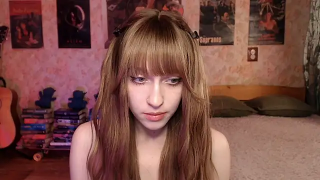 Snapshot of Friendly_Ellie chatting on May 27, 11:24 pm Friendly Ellie online show from May 27, 11:24 pm