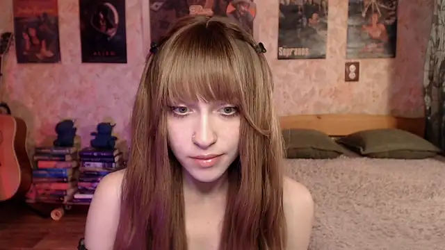 Snapshot of Friendly_Ellie chatting on June 4, 11:22 pm Friendly Ellie online show from June 4, 11:22 pm