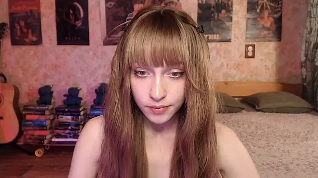 Snapshot of Friendly_Ellie chatting on June 9, 12:44 am Friendly Ellie online show from June 9, 12:44 am