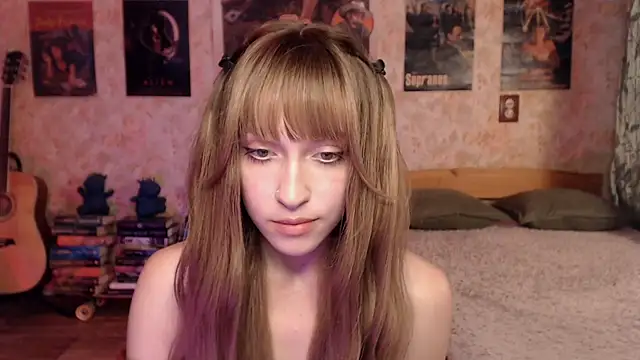 Snapshot of Friendly_Ellie chatting on June 25, 12:32 am Friendly Ellie online show from June 25, 12:32 am