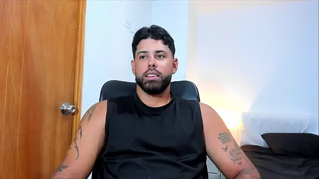 Snapshot of Justyn_Torres chatting on April 30, 11:27 am Justyn Torres online show from April 30, 11:27 am
