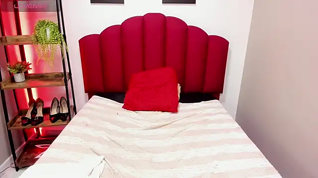 Snapshot of Ashleyyrobert chatting on December 13, 6:27 pm Ashleyyrobert online show from December 13, 6:27 pm