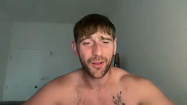 Snapshot of lukegunn chatting on June 2, 11:07 pm lukegunn online show from June 2, 11:07 pm