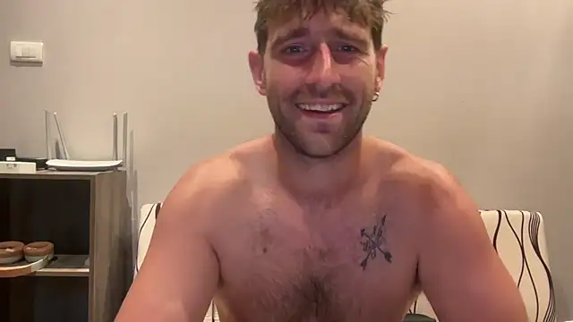 Snapshot of lukegunn chatting on June 9, 12:00 am lukegunn online show from June 9, 12:00 am