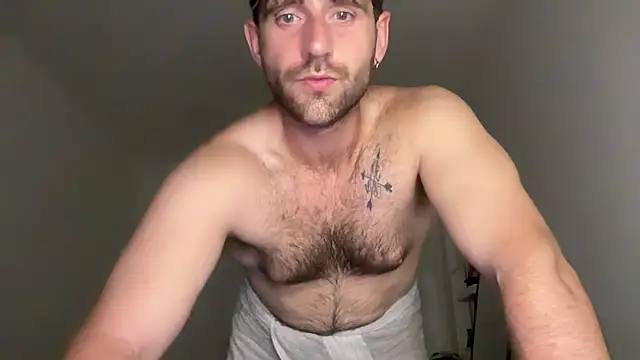 Snapshot of lukegunn chatting on July 9, 10:47 pm lukegunn online show from July 9, 10:47 pm