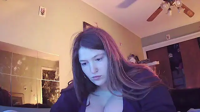 Snapshot of Angelk43 chatting on May 3, 5:13 am Angelk43 online show from May 3, 5:13 am