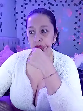 Snapshot of camilalatti chatting on January 26, 10:02 pm camilalatti online show from January 26, 10:02 pm