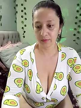 Snapshot of camilalatti chatting on February 2, 10:17 pm camilalatti online show from February 2, 10:17 pm