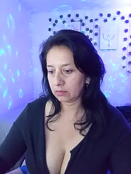 Snapshot of camilalatti chatting on February 17, 12:43 am camilalatti online show from February 17, 12:43 am