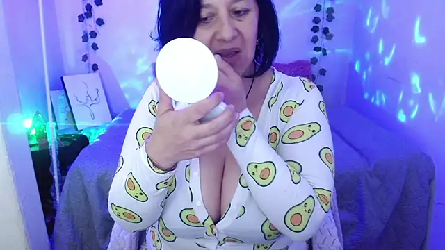 Snapshot of camilalatti chatting on October 18, 12:24 am camilalatti online show from October 18, 12:24 am