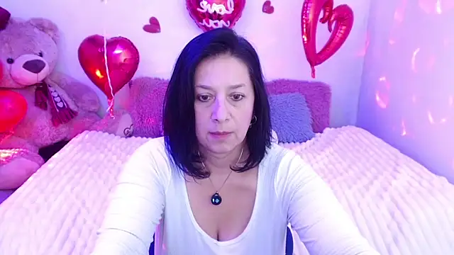 Snapshot of camilalatti chatting on February 11, 12:48 am camilalatti online show from February 11, 12:48 am