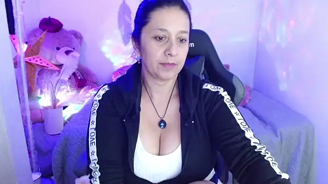 Snapshot of camilalatti chatting on March 29, 1:38 am camilalatti online show from March 29, 1:38 am