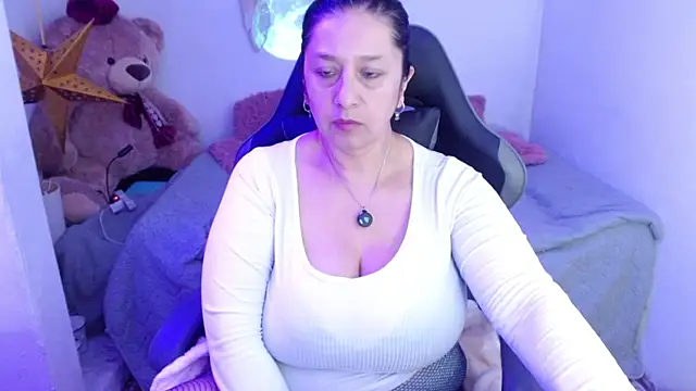 Snapshot of camilalatti chatting on April 15, 12:28 am camilalatti online show from April 15, 12:28 am