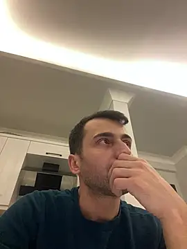 Snapshot of Emre-34 chatting on February 25, 10:19 pm Emre-34 online show from February 25, 10:19 pm