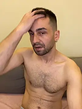 Snapshot of Emre-34 chatting on April 22, 8:54 pm Emre-34 online show from April 22, 8:54 pm