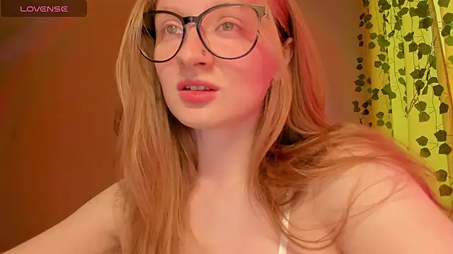 Snapshot of mollytuck chatting on June 30, 3:57 pm mollytuck online show from June 30, 3:57 pm