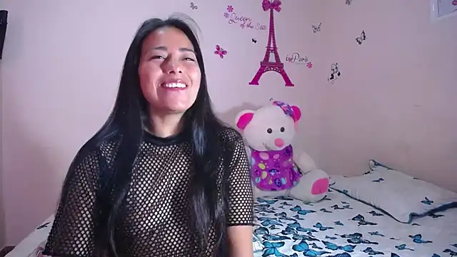 Snapshot of hanna_girl21 chatting on April 24, 1:46 pm hanna girl21 online show from April 24, 1:46 pm