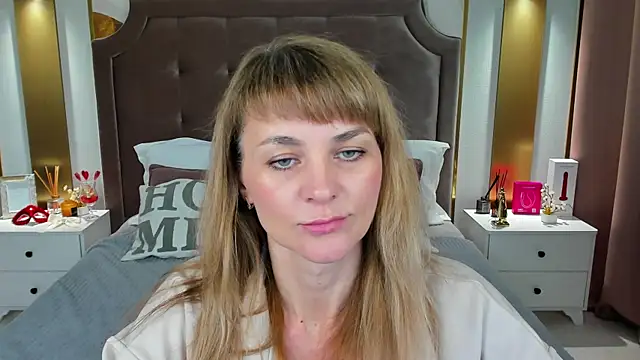 annasimonsj online show from April 13, 1:11 am