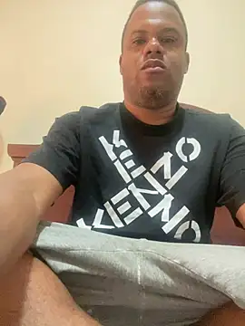 Snapshot of Iced_cloudz chatting on January 13, 5:07 pm Iced cloudz online show from January 13, 5:07 pm