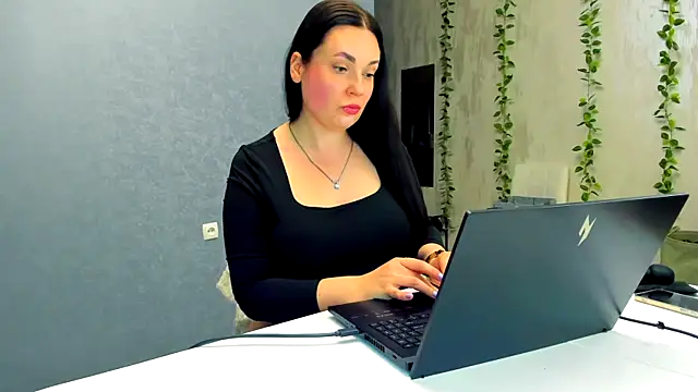 WorshipLilit online show from April 4, 7:33 pm