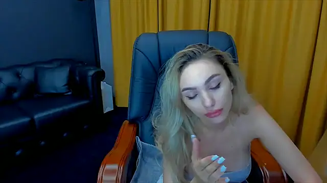 Snapshot of HaleySweet18 chatting on July 21, 11:40 pm HaleySweet18 online show from July 21, 11:40 pm
